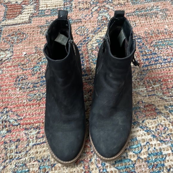 Blondo Waterproof Booties, size 9, lined, good worn condition - Picture 2 of 7